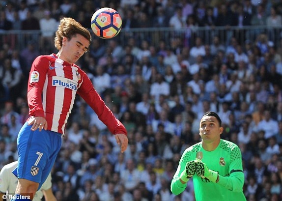 Real Madrid và Atletico bất phân thắng bại tại Bernabeu - 9
Griezmann đang là cầu thủ chơi hay nhất ở hiệp 1