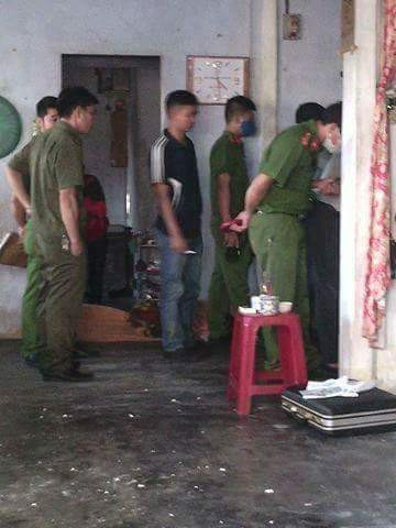 1 người đàn ông mua xăng về nhà châm lửa tự thiêu - 2 Căn nhà anh Trần Văn T. tự thiêu