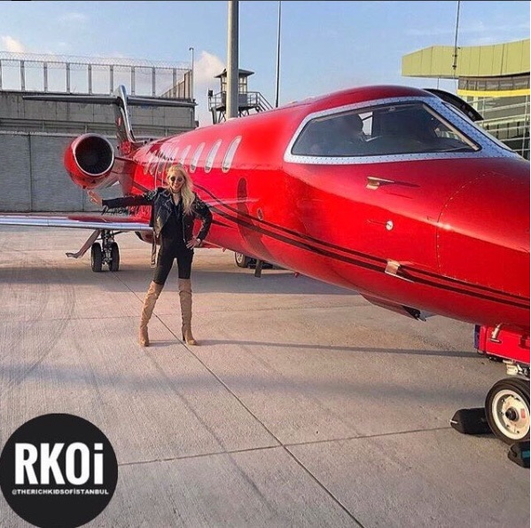 Thú cưng hổ, trăn: Mốt chơi trội của con nhà giàu Thổ Nhĩ Kỳ - 3 Con nhà giàu ở thủ đô Istanbul thường đi lại bằng xế sang, trực thăng riêng hay máy bay cá nhân. (Nguồn: RKOI)