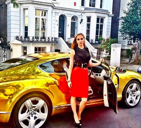 Nhan sắc tươi trẻ rạng rỡ của một bà mẹ trong Hội nhà giàu