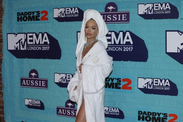 
Ca sỹ 27 tuổi đảm nhiệm vai trò người dẫn chương trình cho lễ trao giải năm nay
