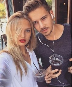 
Người đẹp tóc vàng yêu cuộc sống ở New Yorkr, cô thích tập thể dục, nấu ăn khi rảnh rỗi.
