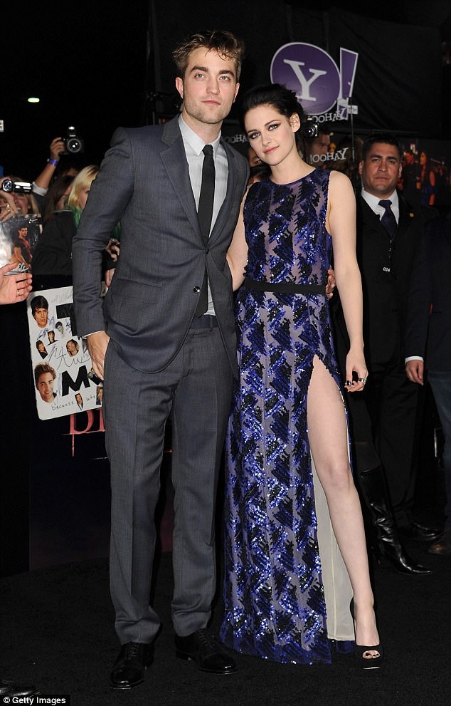 "Ma cà rồng" Robert Pattinson chia tay bạn gái sau 3 tháng đính hôn - 4
Robert từng có mối tình ồn ào với Kristen Stewart kéo dài 4 năm trước khi hai người chai tay vào năm 2012.