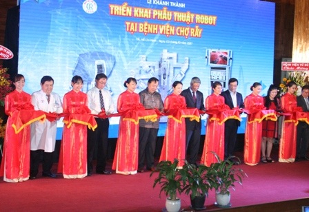 Vay 71 tỷ đồng mua Robot phẫu thuật - 2 Hệ thống Robot được kỳ vọng sẽ nâng cao chất lượng điều trị cho người bệnh