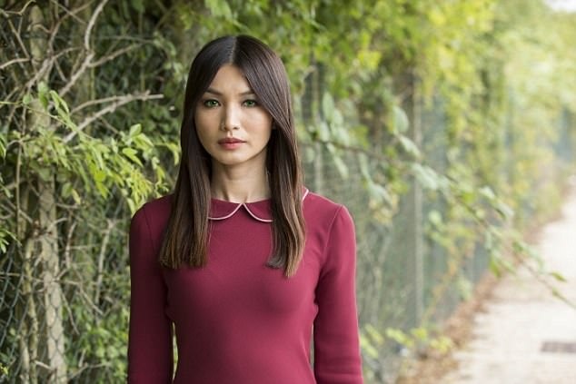Sự nổi dậy của rô-bốt tình dục? - 2
Anita là một rô-bốt bảo mẫu, tuy nhiên ông chủ của cô đã kích hoạt chương trình tình dục của rô-bốt này, khiến người vợ hết sức phẫn nộ khi phát hiện.