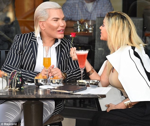 
Rodrigo Alves và Marcella Inglesias đều đã chi bộn tiền cho việc làm đẹp
