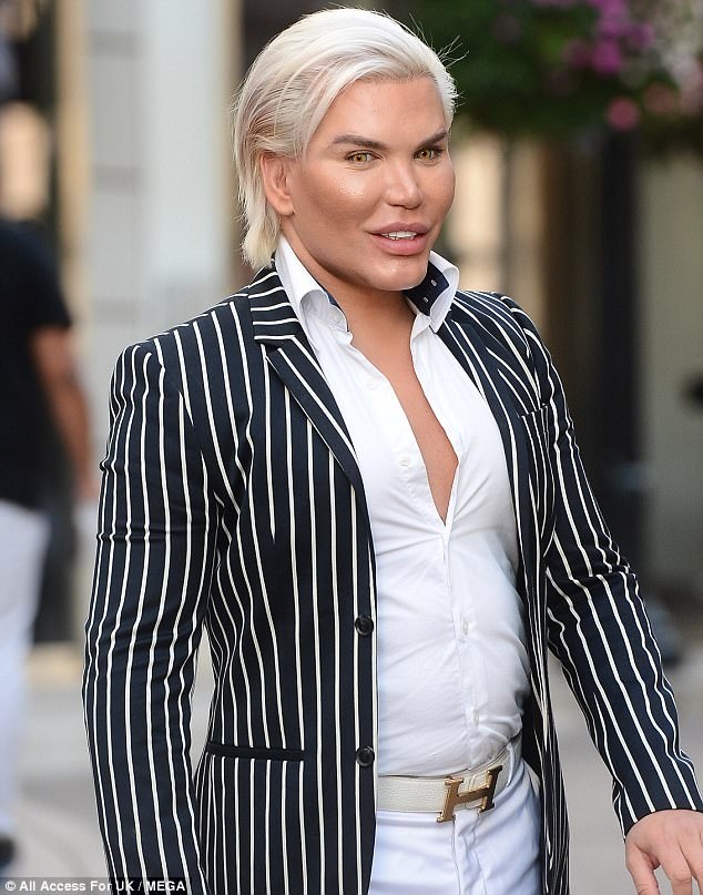 
Rodrigo Alves đã chi tới 400 nghìn bảng Anh cho việc đại tu nhan sắc
