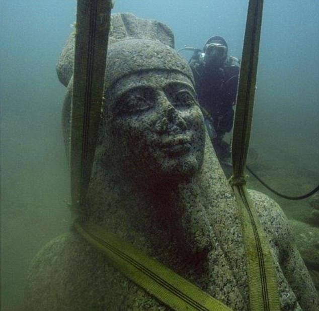 Bất ngờ phát hiện kho báu 2000 năm tuổi dưới đáy biển - 4