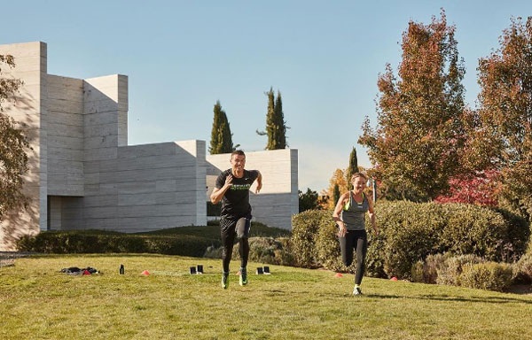 Lộ diện người phụ nữ đứng sau thành công của C.Ronaldo - 1 C.Ronaldo tập luyện cùng HLV thể lực Samantha Clayton