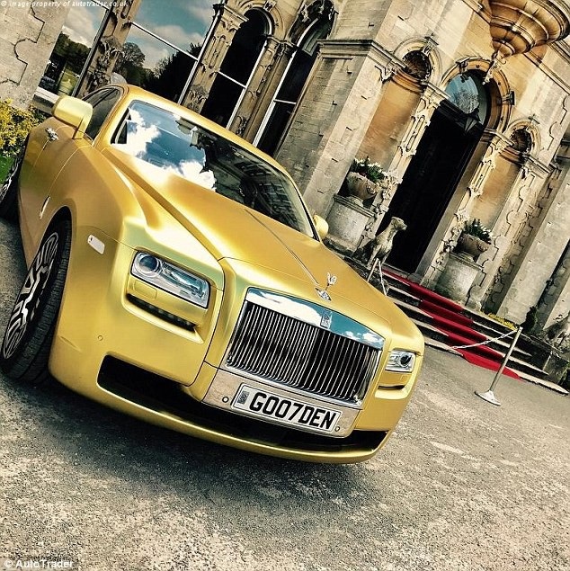 Rolls Royce Ghost giá rẻ giật mình nhưng chỉ nhận thanh toán bằng bitcoin - 2 Chiếc biển hiệu GO07DEN được bán cùng với chiếc xe có giá 8.000 bảng Anh. (Nguồn: AT)