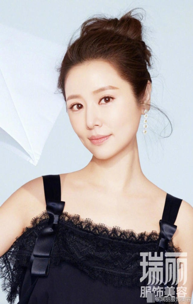 Lâm Tâm Như trẻ đẹp như gái đôi mươi trong loạt ảnh mới - 8 Lâm Tâm Như trẻ đẹp như gái đôi mươi trong loạt ảnh mới - 8