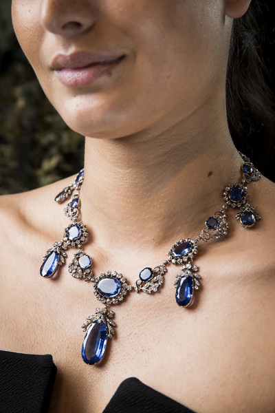 Ngắm"siêu phẩm" kim cương hồng lớn nhất thế giới - 10
Món nữ trang sapphire và kim cương này có giá bán dự kiến 375,000 - 575,000 USD