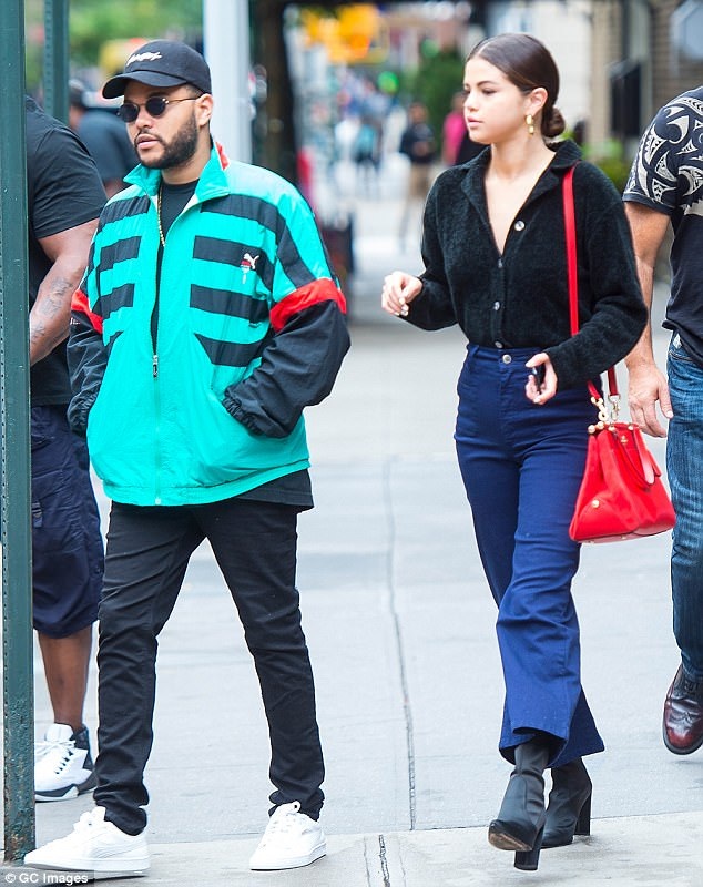 Selena Gomez mặc xấu ra phố cùng bạn trai - 1
Selena Gomez và bạn trai The Weeknd xuất hiện trên đường phố New York ngày 3/9 vừa qua