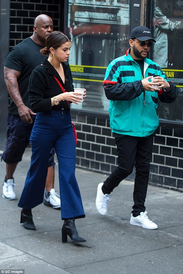 Selena Gomez mặc xấu ra phố cùng bạn trai - 5
Selena Gomez và The Weeknd hẹn hò đã được 9 tháng