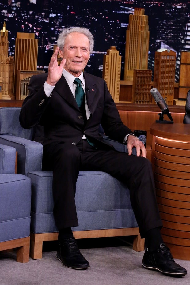 Những ngôi sao “siêu già” vẫn làm bố - 8
Đạo diễn lừng danh Clint Eastwood tròn 66 tuổi khi con gái ông Morgan chào đời vào năm 1996. Vợ ông khi đó mới 31 tuổi. Ngoài ra Eastwood còn có 6 đứa con riêng với vợ cũ