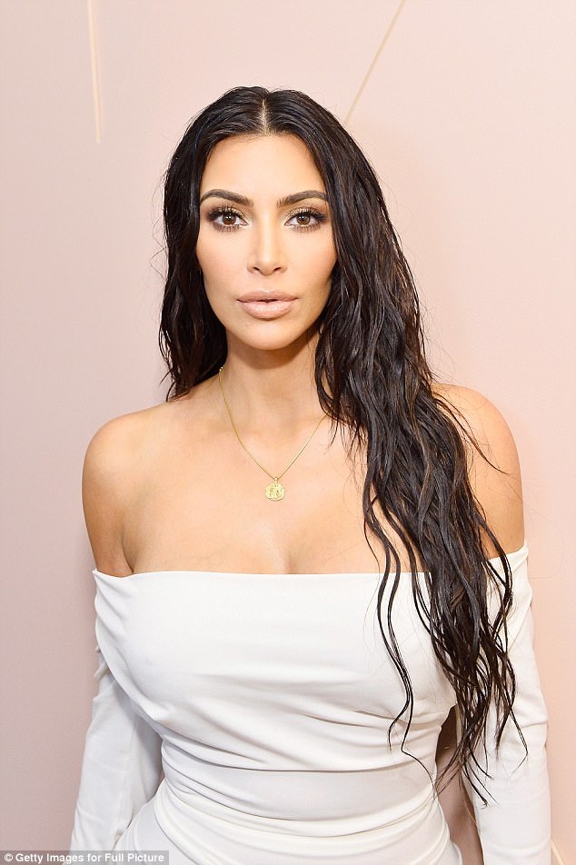 Những “sao” gây ảnh hưởng nhất trên mạng Internet - 3
Dù yêu hay ghét Kim Kardashian bạn cũng không thể phủ nhận mức độ ảnh hưởng của người đẹp này trên mạng Internet. Chỉ tính riêng trên Instagram, người đẹp đã sở hữu hơn 100 triệu lượt theo dõi