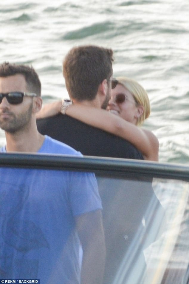 
Sofia Richie mới 19 tuổi còn Scott Disick đã 34 tuổi và có 3 con với chị của cô Kim
