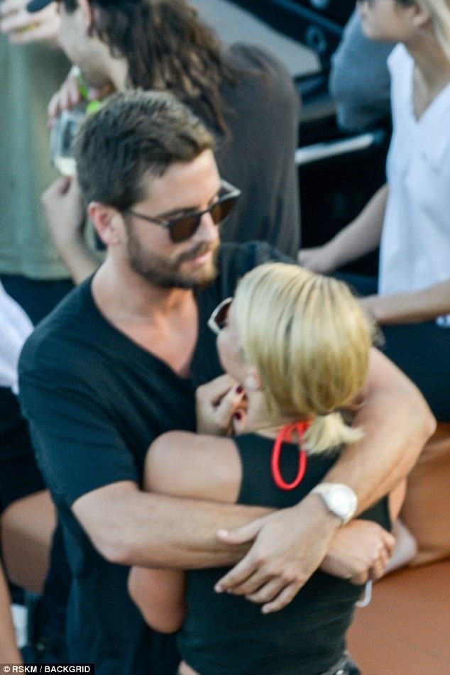 
Cặp đôi có quan hệ tình cảm từ hồi tháng 5 vừa qua
