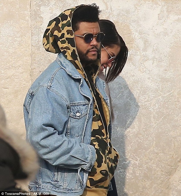 Selena Gomez và tình mới tiếp tục khám phá nước Ý - 6
The Weeknd từng hẹn hò với Bella Hadid - bạn thân cũ của Selena