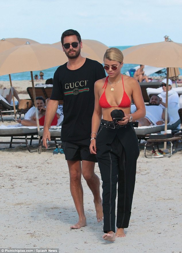 
Người đẹp 19 tuổi từng có mối quan hệ tình cảm ngắn ngủi với ca sỹ Justin Bieber trong quá khứ.
