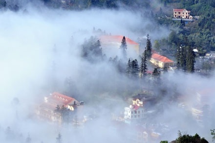 
Vùng núi Sa Pa sáng nay nhiệt độ giảm xuống còn 10,8 độ C.
