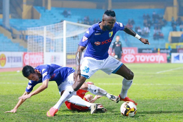 Phải mất đến 3 tuần VFF mới cho ra được án phạt dành cho Samson (Hà Nội FC)