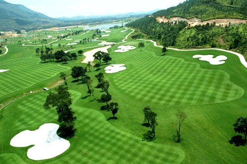 Phát hiện nhiều sai phạm tại dự án sân golf Phượng Hoàng - 1
Sân golf Phượng Hoàng nằm trên địa bàn huyện Lương Sơn, tỉnh Hoà Bình.