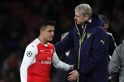 Arsenal - Man City: Emirates rực lửa - 2
Sanchez (trái) và Wenger đang bằng mặt mà không bằng lòng