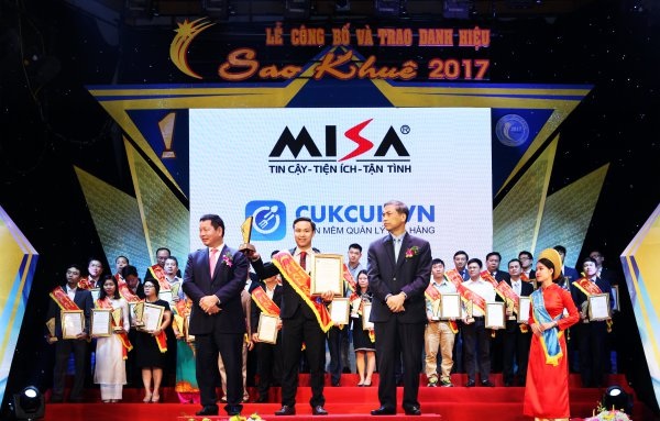 Quản lý nhà hàng, quán cà phê từ xa bằng phần mềm đang là xu thế - 3
Phần mềm quản lý nhà hàng, quán cafe CUKCUK.VN vinh dự đón nhận danh hiệu Sao Khuê 2017