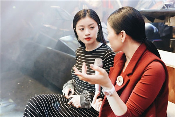 Bạn gái Hồ Quang Hiếu tham gia đêm nhạc lớn của Mr Đàm - 4 Bạn gái Hồ Quang Hiếu tham gia đêm nhạc lớn của Mr Đàm - 4