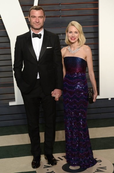 Những “sao” chậm trễ chuyện sinh con - 9
Minh tinh Úc Naomi Watts sinh con trai đầulòng với bạn trai Liev Schreiber khi cô đã 39 tuổi. Bà mẹ xinh đẹp vội vàng sinh thêm một cậu con trai thứ 2 chỉ 1 năm sau đó