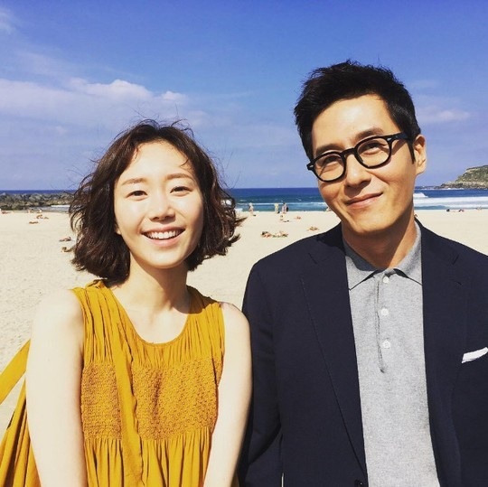 
Kim Joo Hyuk mới công khai hò hẹn với bạn gái - Lee Yoo Young.
