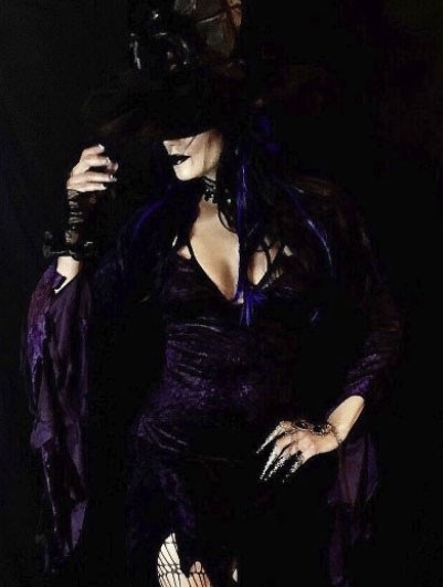 Nghẹt thở với màn khoe ngực của sao trong đêm Halloween - 13
Miêu nữ Halle Berry