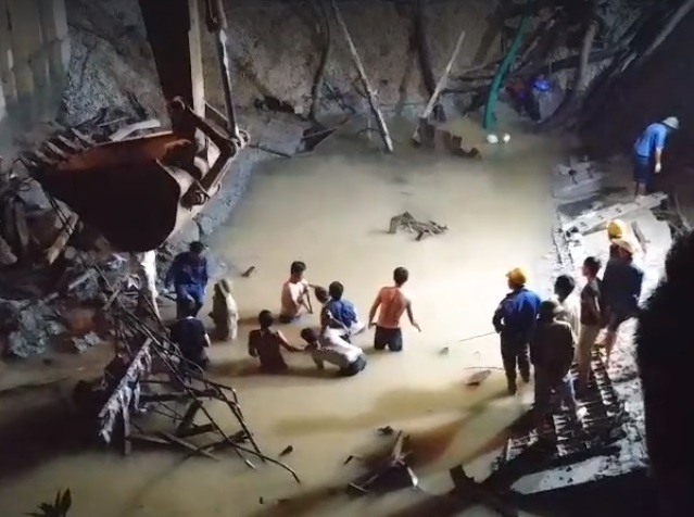 Đã tìm thấy 3 thi thể trong vụ sập cầu đang thi công ở Tuyên Quang - 1 Hiện trường vụ việc (Ảnh: CTV).