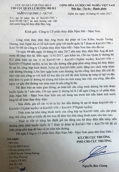 Quốc lộ 7 sạt lở do thủy điện tích nước - 2 Chi cục QLĐB 2.2 đã có văn bản yêu cầu Cty Thủy điện Nậm Mô - Nậm Nơn sửa chữa, gia cố các vị trí taluy âm nền đường bị sạt lở.