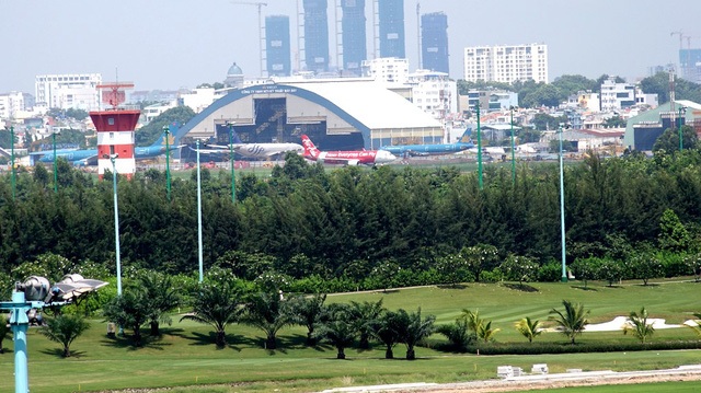 "Giải cứu" Tân Sơn Nhất: Thu hồi sân golf vẫn chưa đủ - 2 Việc mở rộng sân bay Tân Sơn Nhất trong nội đô TPHCM gây ô nhiễm môi trường sống của người dân