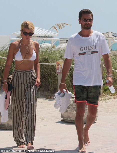 "Tay chơi" Scott Disick chính thức hò hẹn với con gái của Lionel Richie - 14 "Tay chơi" Scott Disick chính thức hò hẹn với con gái của Lionel Richie - 14
