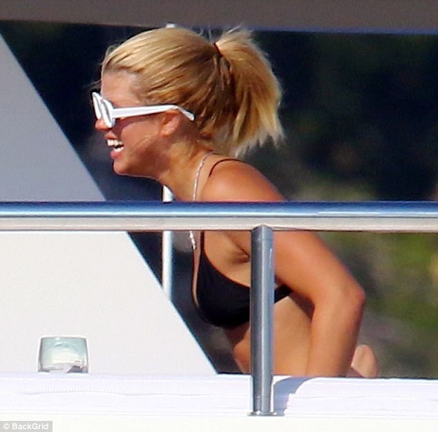 Scott Disick cặp kè với con gái của danh ca Lionel Richie - 14