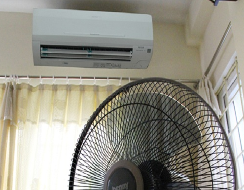 Mẹo dùng điều hòa vừa mát, vừa tiết kiệm điện trong ngày nắng nóng cực điểm - 2 Kết hợp sử dụng quạt trần với điều hòa sẽ tăng hiệu suất làm lạnh và tiết kiệm điện hơn