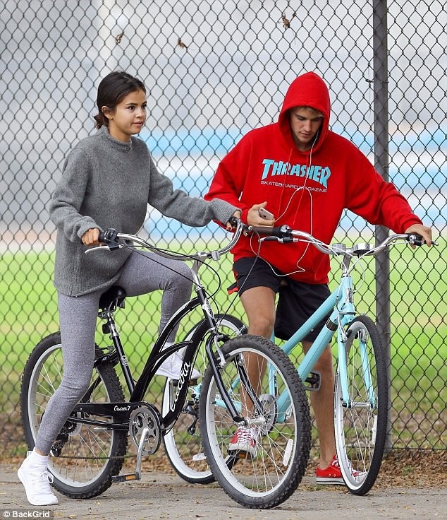 
Selena Gomez và Justin Bieber quay lại với nhau từ tháng 10/2017.
