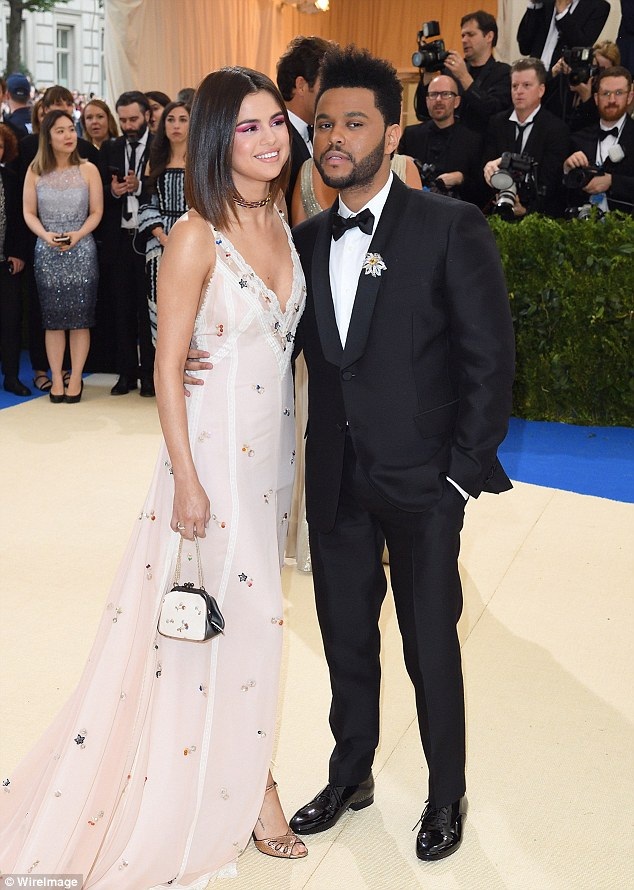 Selena Gomez: “The Weekend còn hơn một người bạn” - 3
Selena Gomez và bạn trai hiện tại - The Weeknd