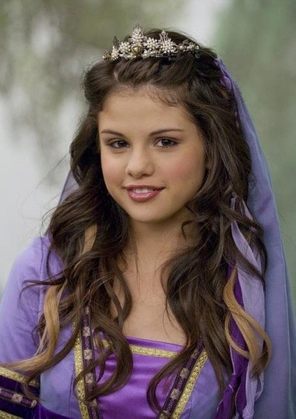 Selena Gomez ngày càng bốc lửa và gợi cảm - 11
Selena khi còn là một diễn viên tuổi teen của Disney. Cô sở hữu nụ cười rạng ngời và sáng.