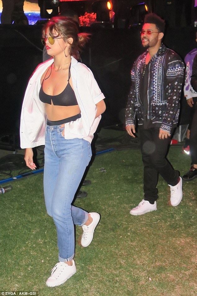 Selena Gomez liên tục hôn bạn trai mới khi đi xem ca nhạc - 8
Justin Bieber còn tuyên bố không biết đồng hương từng giành 2 giải Grammy là ai!