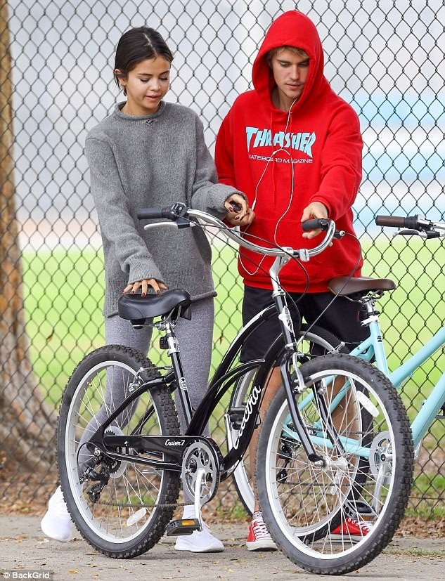Selena Gomez và Justin Bieber cãi nhau vì Hailey Baldwin - 1
Mối quan hệ giữa Selena Gomez và Justin Bieber không được gia đình nữ ca sĩ nổi tiếng ủng hộ.