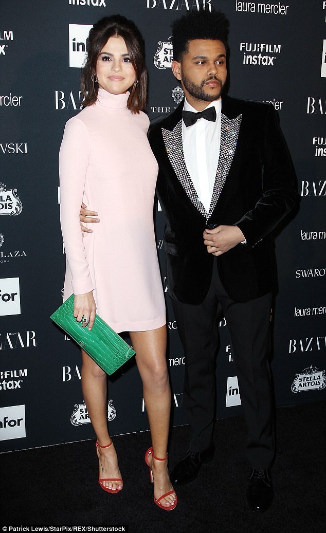 Selena Gomez đưa “tình cũ” Justin Bieber về nhà chơi - 5
The Weeknd biết khá rõ về chuyện Selena liên lạc lại với Justin.