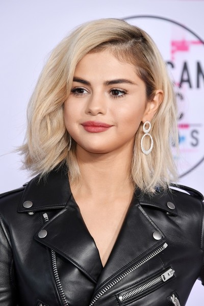 Người đẹp đọ dáng vóc tại lễ trao giải âm nhạc Mỹ - 8
Selena Gomez dự sự kiện mà không có bạn trai Justin Bieber hộ tống