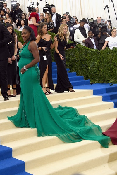 Serena Williams bế bụng bầu dự tiệc - 9 Serena Williams bế bụng bầu dự tiệc - 9