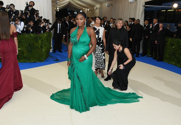 Serena Williams bế bụng bầu dự tiệc - 7
Serena Williams và bạn trai - đồng sáng lập trang mạng Reddit đồng thời là một nhà hoạt động xã hội khá có tiếng đính hôn hồi tháng 12 năm ngoái