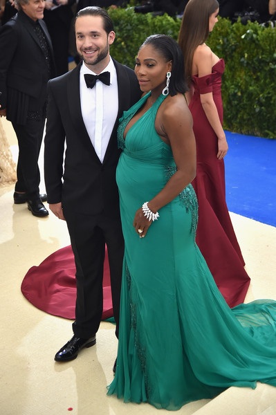 Serena Williams bế bụng bầu dự tiệc - 6
Vận động viên thể thao đình đám rất hạnh phúc khi lên chức mẹ và cô cho biết sẽ quay trở lại thi đấu vào năm sau, ít tháng sau khi con đầu lòng chào đời