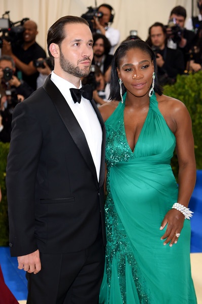 Serena Williams bế bụng bầu dự tiệc - 5
Serena Williams mới thông báo tin bầu bí hôm 20/4 vừa qua, cô cho biết đang mang thai chừng 5 tháng